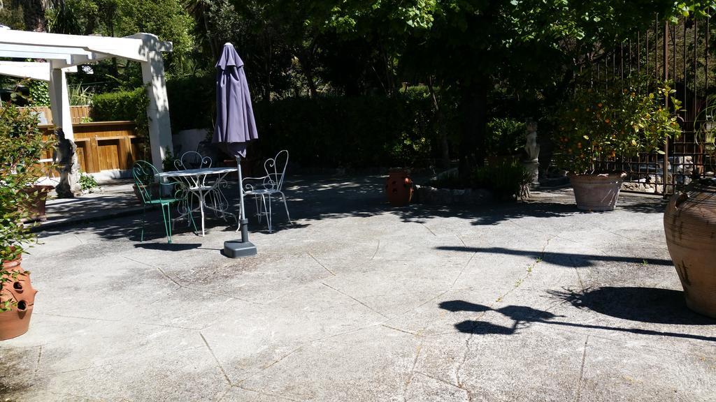 Le Clos Du Loup لا كول سور لو المظهر الخارجي الصورة